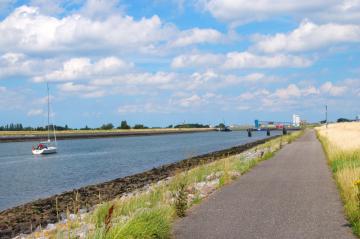 Bootscharter Belgien-Holland: Kanal bei Zuid Beveland