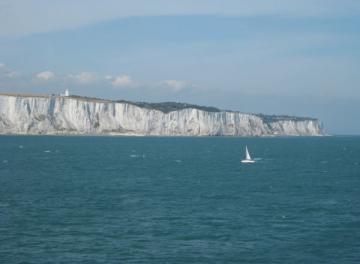 Yachtcharter Belgien-Holland: Der ?rmelkanal und die Kreidefelsen von Dover