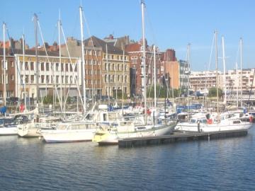 Bootscharter Belgien-Holland: In der Neptun Marina liegt man ganz zentral in Dünkirchen