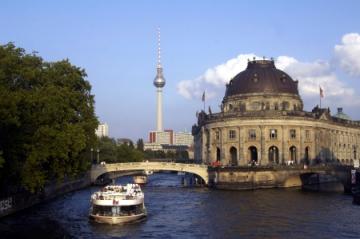 Bootscharter Berlin-Brandenburg: Das Zentrum Berlins ist perfekt per Boot zu erkunden
