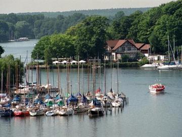 Charter Berlin-Brandenburg: Der l?ndliche Schein tr?gt - der St?ssensee liegt mitten in Berlin