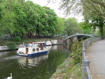 Bootscharter Berlin-Brandenburg: Ob Spree, Havel oder Landwehrkanal - Berlin ist von Wasserwegen durchzogen