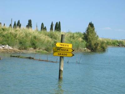 Yachtcharter Italienische Adria: Kein Hochwaser, sondern die Wasserwege der Lagunen