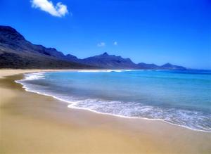 Charter Kanaren: Die Kanaren sind ein Ozean-Revier, wild und ursprünglich wie hier auf Fuerteventura