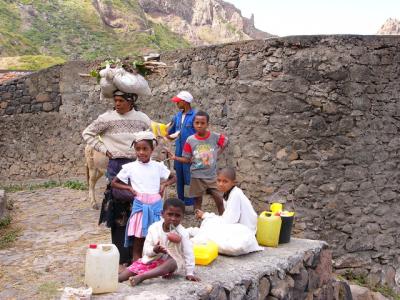 Bootscharter Kapverden: Die Bev?lkerung ist arm, aber hilfsbereit und erfinderisch