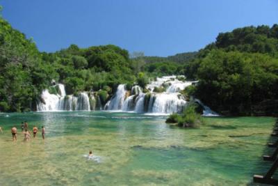Yachtcharter Kornaten-Dalmatien: Die Krka-Wasserfälle bei Skradin sind ein toller Badespaß