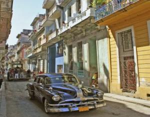 Charter Kuba: Wie ein Freilichtmuseum für amerikanische Oldtimer