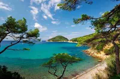 Bootscharter Ligurien-Toskana-Elba: Die Insel Elba lockt mit herrlicher Natur und schönen Stränden