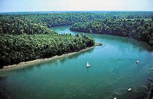 Bootscharter Normandie-Bretagne: Den Fluss Odet kann man einige Kilometer ins Landesinnere befahren