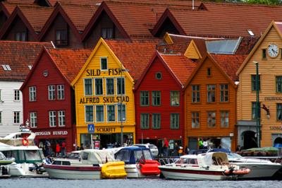 Bootscharter Norwegen: Bergen, das Segelzentrum West-Norwegens, mit malerischer Altstadt