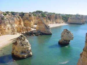 Charter Portugal: Algarve - wilde Küstenformationen mit Sandstränden dazwischen