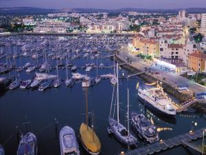 Yachtcharter Portugal: Vilamoura hat eine riesige, moderne Marina