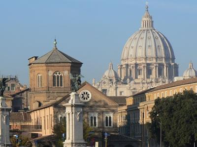 Bootscharter Rom Neapel: Rom bietet auf Schritt und Tritt Architektur und Geschichte